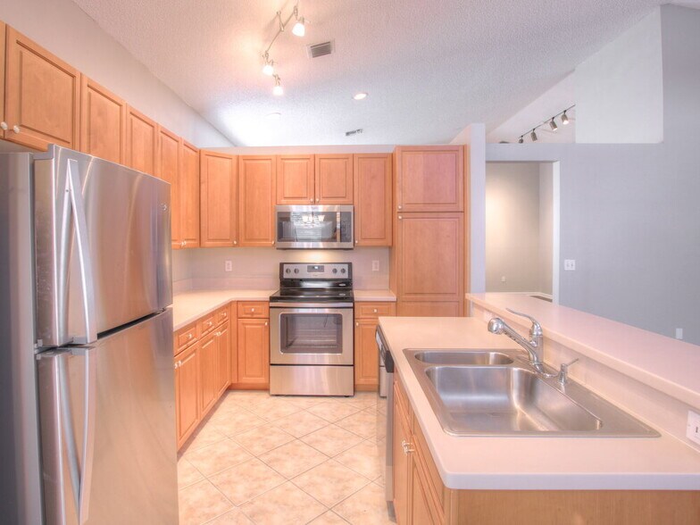 Building Photo - 1261 NW 159th Ave