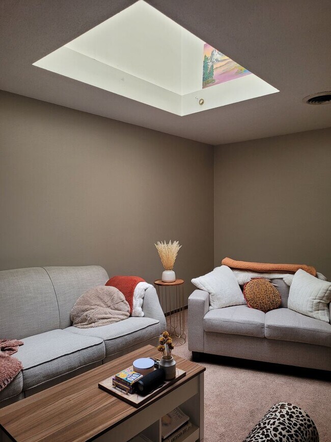 Building Photo - One bedroom One bath