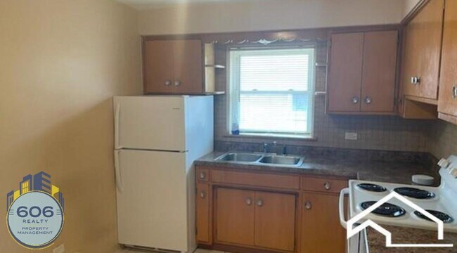 Building Photo - Franklin Park Apartments!