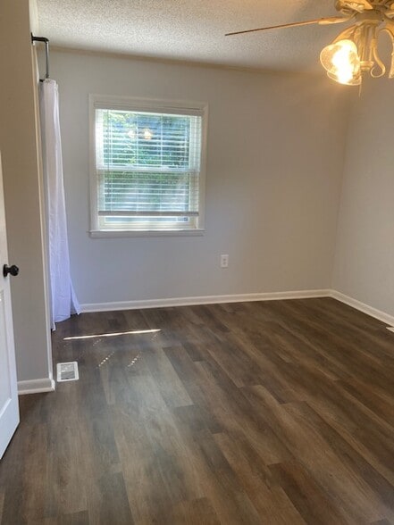 3 Bedroom 2 Full Bath Bungalow Minutes from Downtown Charleston with Charleston Harbor Views - 811 Minnie St