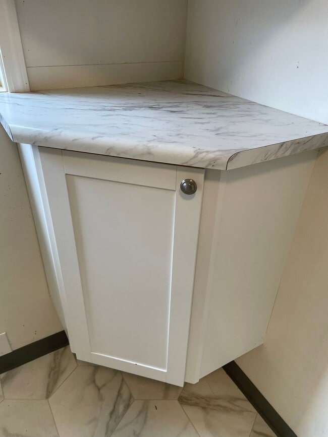 Building Photo - Newly Renovated 2 Bedroom 1 Bath Home Central Point