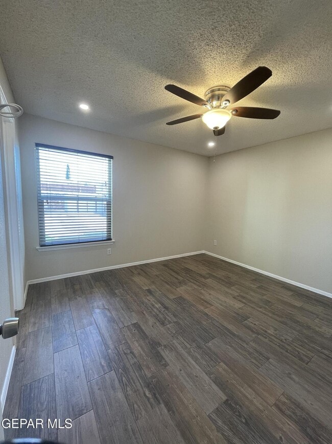 Building Photo - 5432 Thornridge Cir