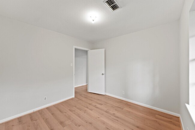 Building Photo - 3015 Peppermill Rd