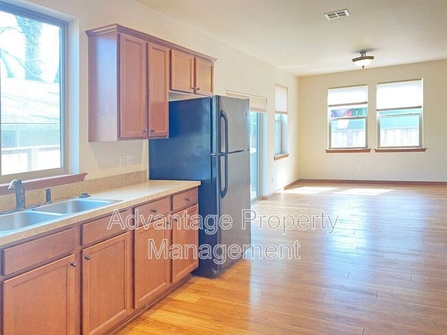 Building Photo - 1645 NW Kings Blvd