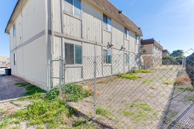 Building Photo - Charming & Cozy 2-Bedroom Upstairs Apartment – Bright, Comfortable & Full of Character!