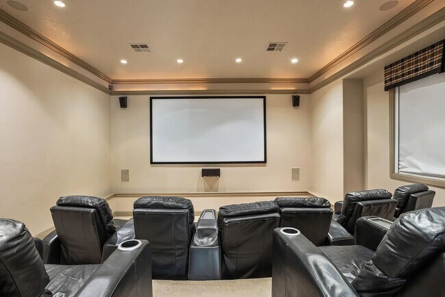 Building Photo - Fully Furnished 2 Bedroom Home.