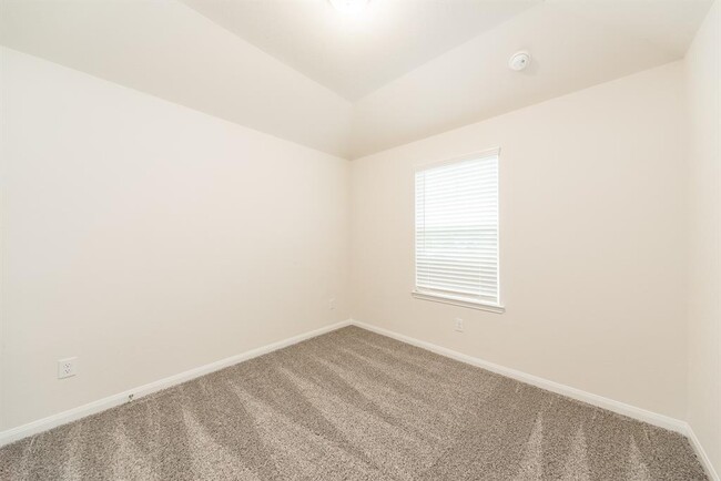 Building Photo - 7035 Toluca Dr