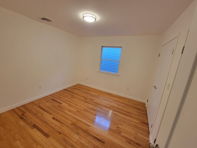 Building Photo - 139 68th St