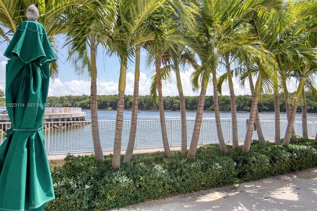 Building Photo - 400 Kings Point Dr