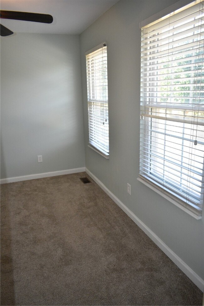 Building Photo - 16407 Westglen Farms Dr