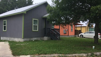 Building Photo - 1017 Fir Ln