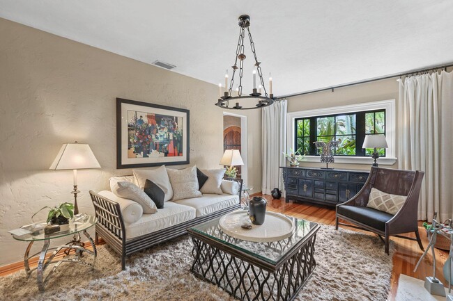 Building Photo - 605 Sunset Rd