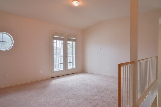 Building Photo - 520 Fort Thomas Pl