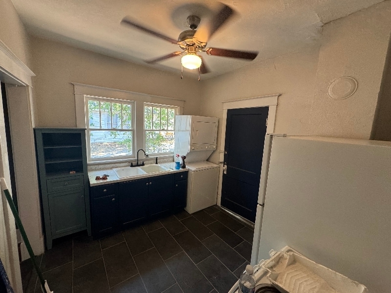 Building Photo - 415 Howell St