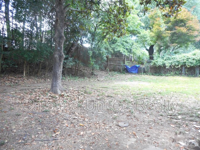 Building Photo - 7556 Thorncliff Dr