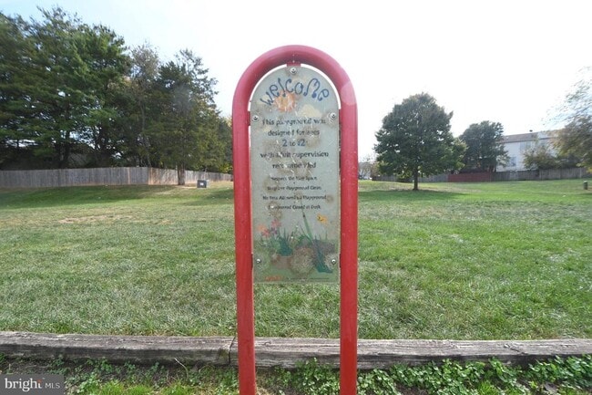 Building Photo - 8635 Union Pl