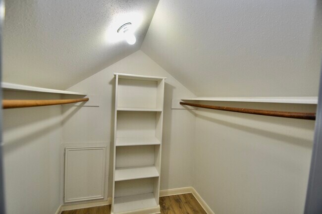 Building Photo - 6822 La Puente Dr