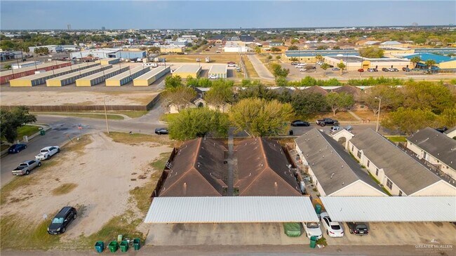 Building Photo - 24 Erica