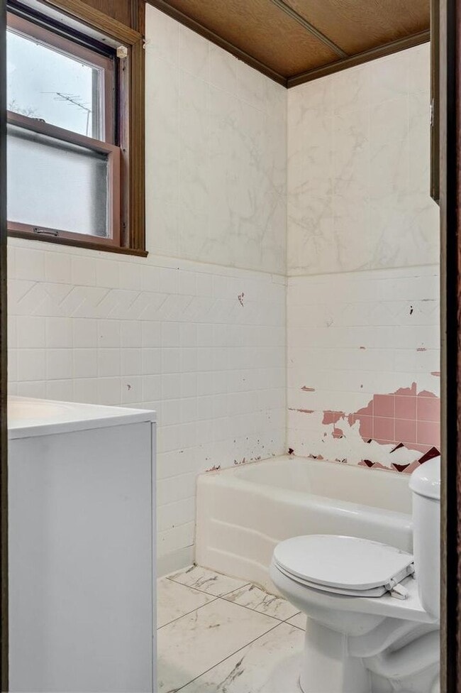 Building Photo - Charming 3 bed/1 bath home in La Crosse