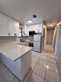 Building Photo - 16940 SW 94th Ave