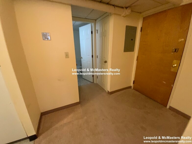 Building Photo - 104 Peterborough St