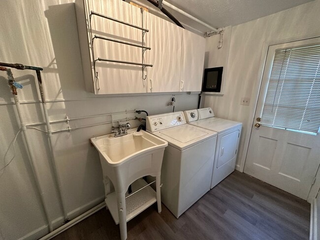 Building Photo - Spacious 3 bedroom in Willowick