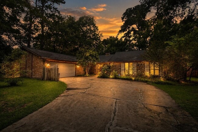 Building Photo - 6702 Spring Leaf Dr