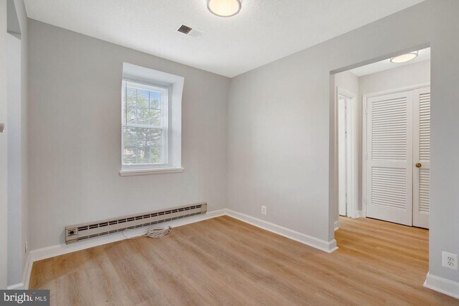 Building Photo - 3008 S Abingdon St