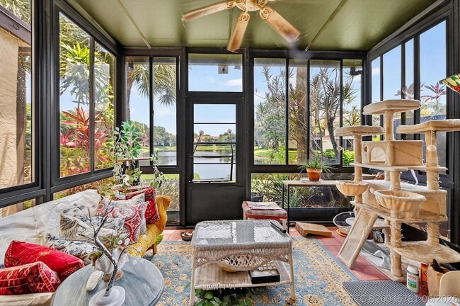 Building Photo - 4587 Carambola Cir S