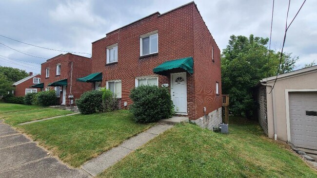 Primary Photo - 330 E Pike St