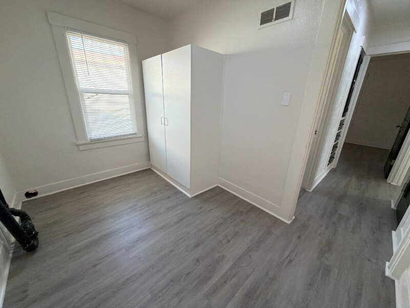 Building Photo - 2731 7th Ave