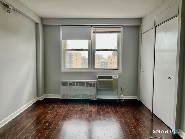 Building Photo - 444 Bedford St