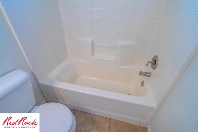 Building Photo - Inviting 3-Bedroom Home with Garage and Pr...