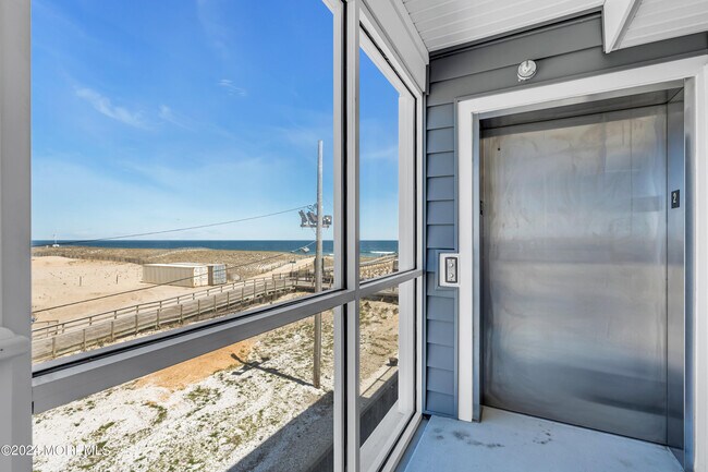 Building Photo - 1515 Ocean Terrace