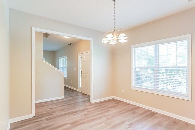 Building Photo - 900 Terrace Mill Dr