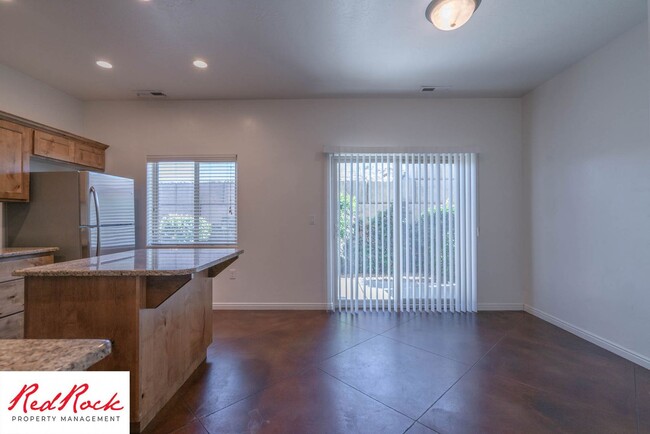 Building Photo - 3 Bedroom & 2.5 Bathroom & Dog Friendly!