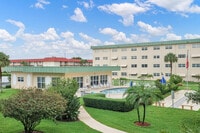 Building Photo - 810 SE 7th St