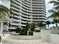 Building Photo - 3000 Island Blvd