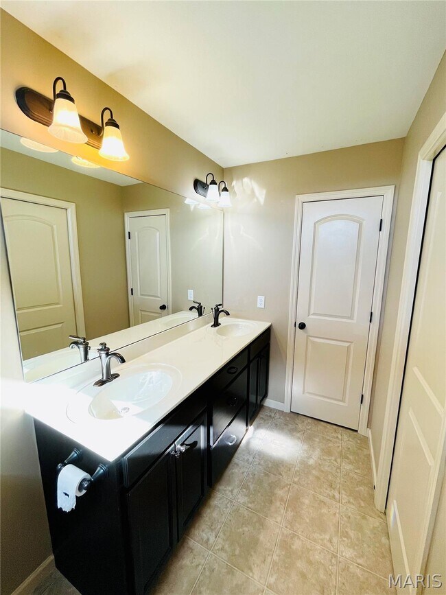 Building Photo - 1136 Welsh Dr