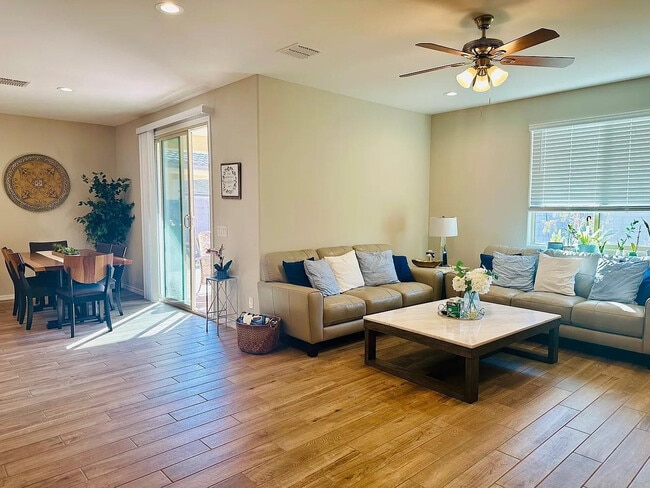 Building Photo - 10965 W Baden St