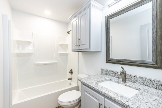 Building Photo - Luxurious Like-New Townhome Located In Nor...