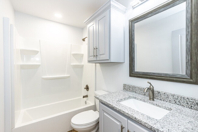 Building Photo - Luxurious Townhome Located In Lincoln 16!
