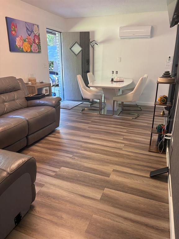 Building Photo - 7703 Hillcrest Terrace