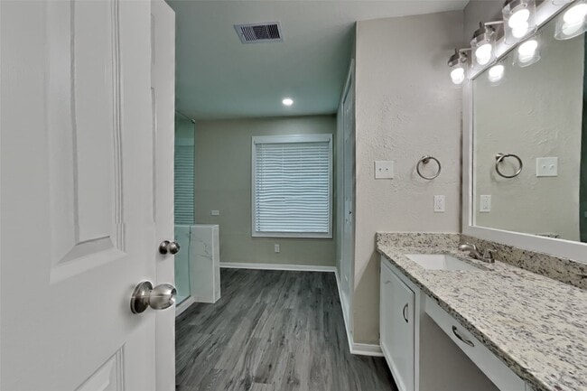 Building Photo - 6818 White Tail Dr