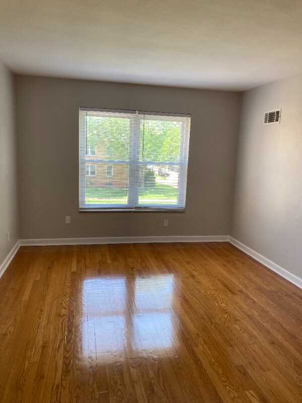 Building Photo - 6213 Nagel Ave