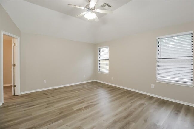 Building Photo - 1632 Hollowbrook