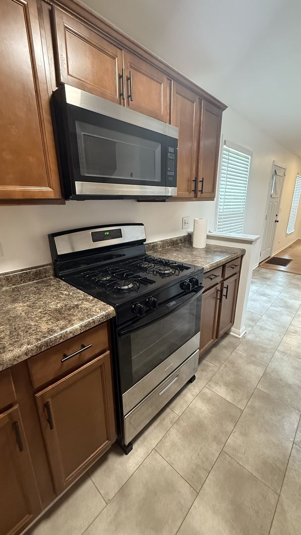 Building Photo - 306 Russet Way