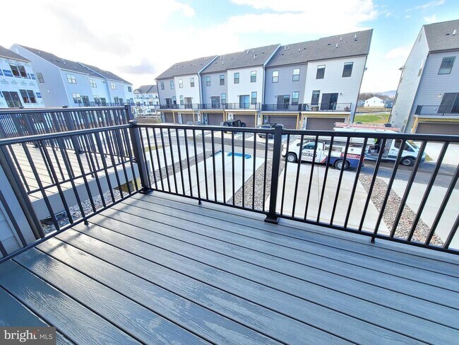 Building Photo - 754 Union St