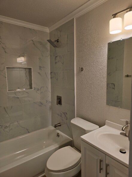 Building Photo - 502 S Pearl St