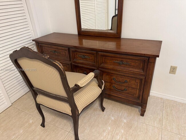 Building Photo - 7800 Carlyle Ave